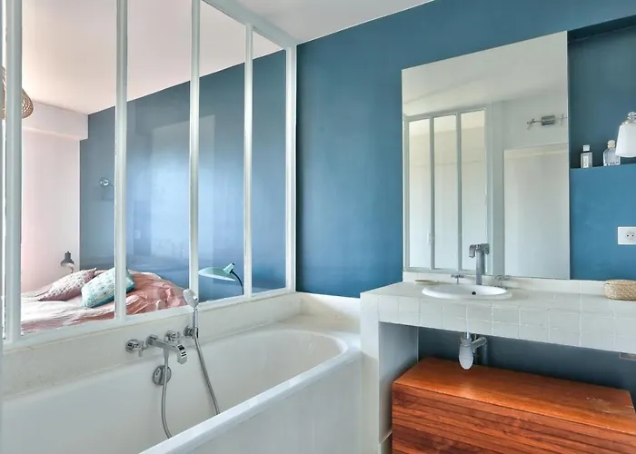 For 2 People In Pere Lachaise