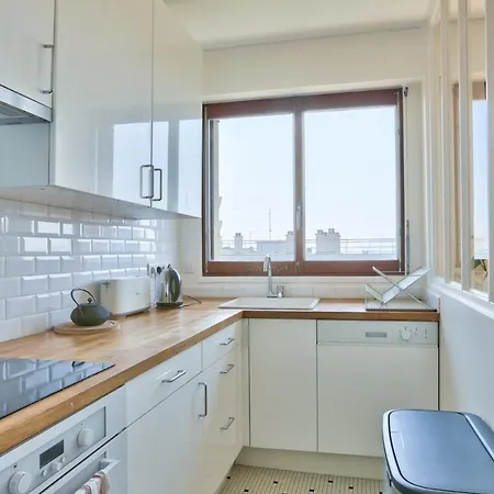 For 2 People In Pere Lachaise *