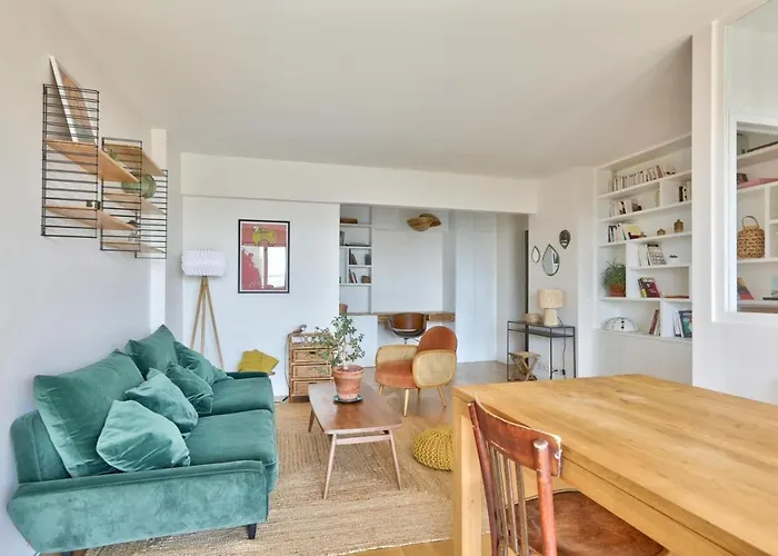 For 2 People In Pere Lachaise Daire